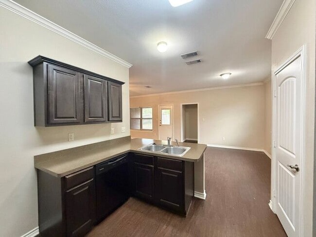 Building Photo - Tour Today! - Gorgeous 4 Bedroom Home in The Ranch Subdivision- Flint!