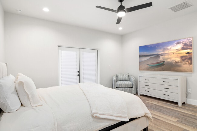 Building Photo - 1906 W Cherry St