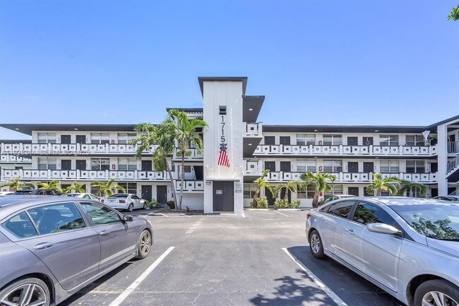 Building Photo - 1715 N 16th Ave