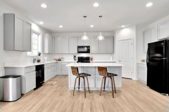 Building Photo - 204 Station Terrace W