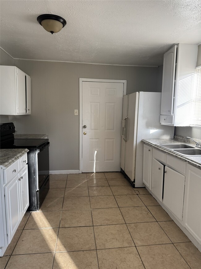 Building Photo - 705 Smokey River Bend