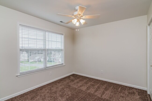 Building Photo - 2805 Aston Woods Ct