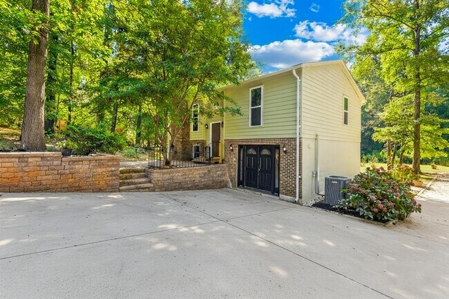 Building Photo - 3211 Winding Trail