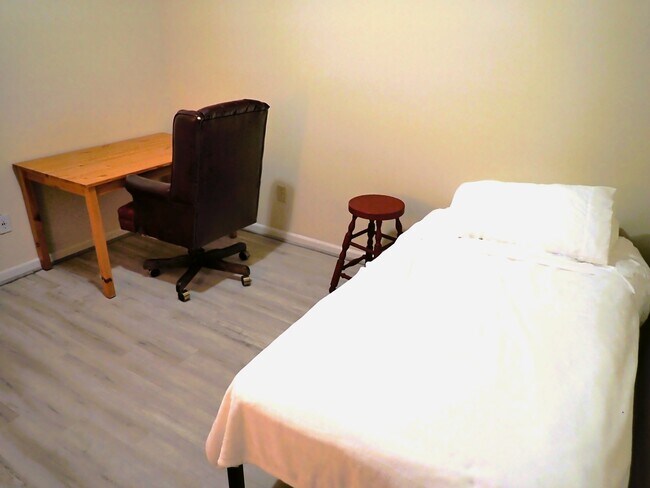 2 BR available. - 4210 Wilshire Blvd