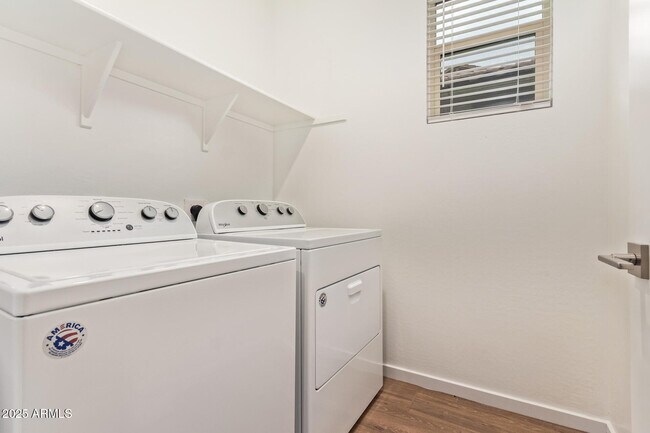 Building Photo - 14202 W Willow Ave