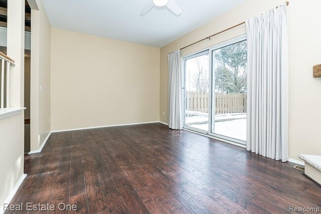 Building Photo - 5075 Buckingham Pl Dr