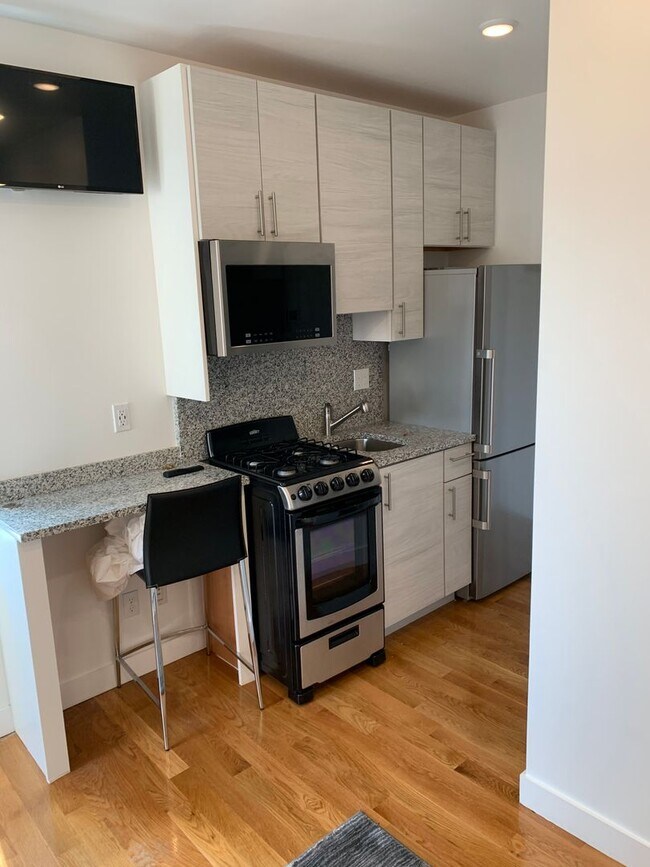 Building Photo - CHELSEA/BOSTON WHY PAY BIG BUILDING RATES!...