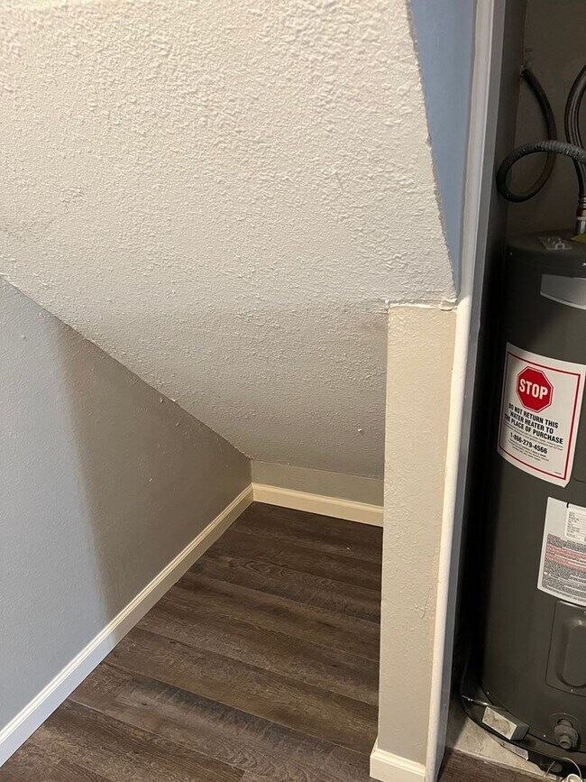 Building Photo - 2 Bedroom Townhome in Austin