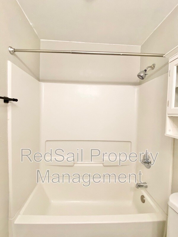 Building Photo - 107 Opal Dr