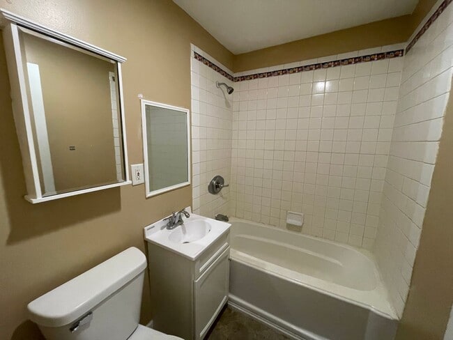 Building Photo - Cozy Peaceful 2 Bedroom Milan Home with Garage