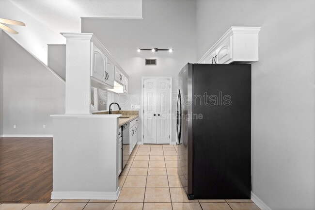 Building Photo - 12206 Breezeway Cir
