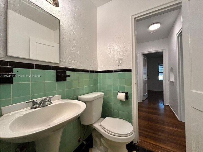 Building Photo - 1928 Wilson St