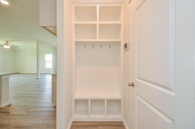 Building Photo - 4656 Peony Grn Dr