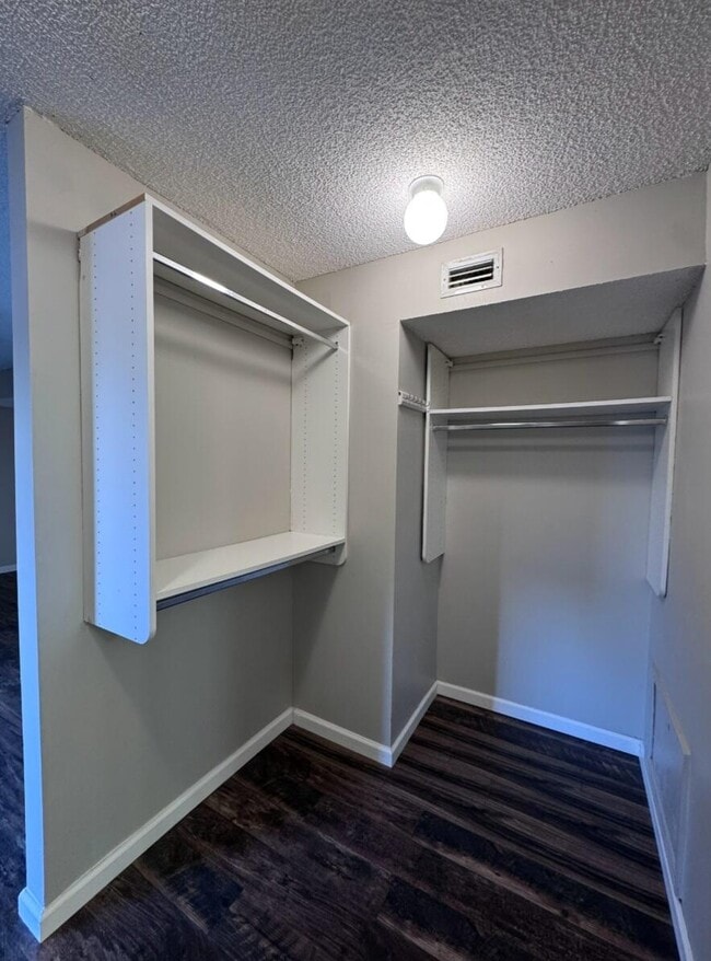 Building Photo - 1532 W Harmony Lake Cir