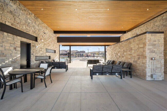 Building Photo - Like new Long Valley Townhome!