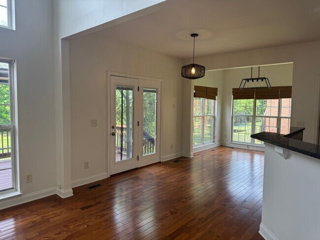 Building Photo - Brentwood 4BR Home