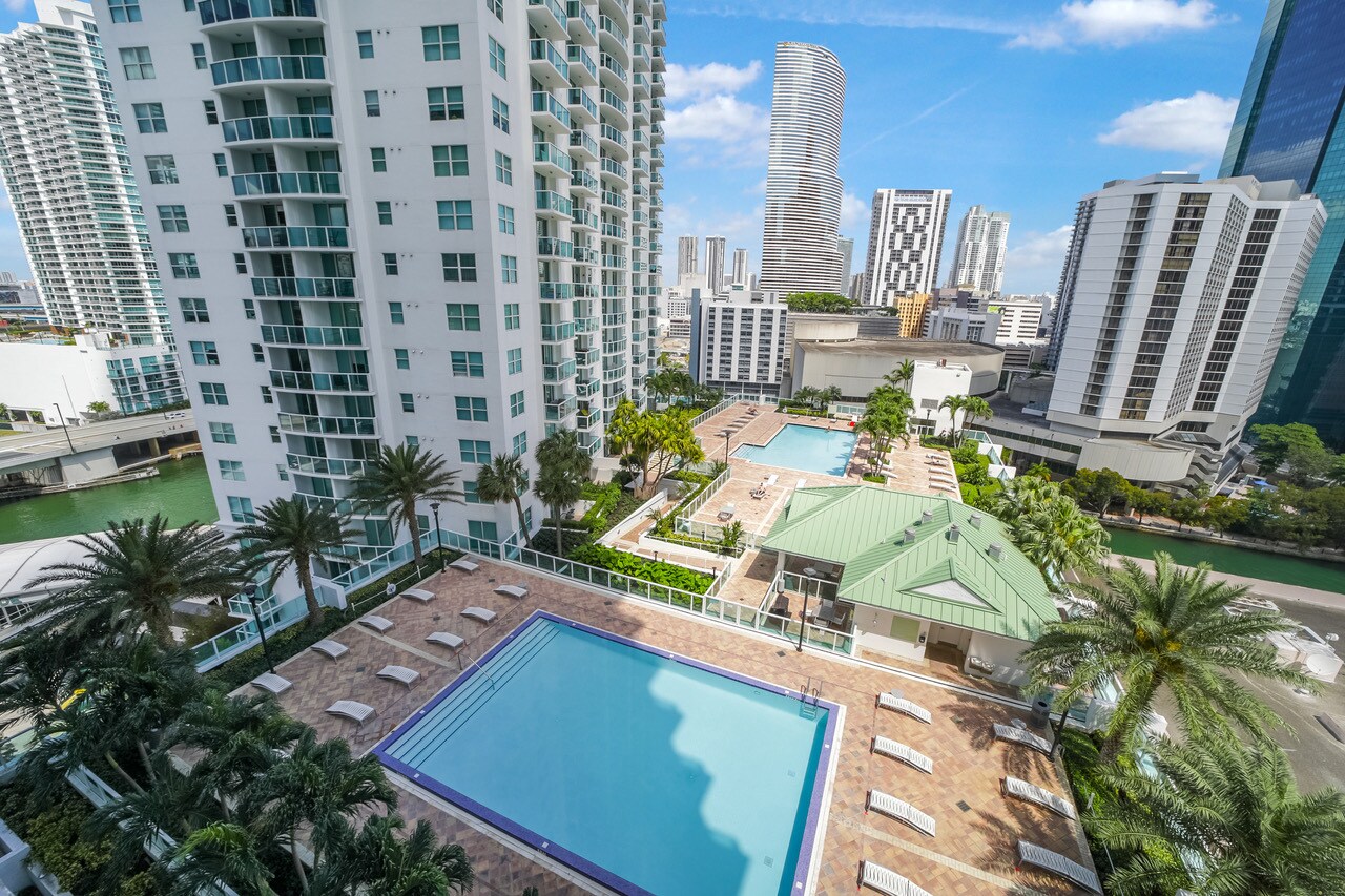 Building Photo - 31 SE 5th St