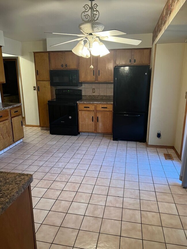 Building Photo - 4874 E Lawn Dr