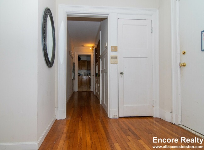 Building Photo - 448 Park Dr