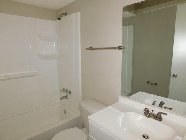 Building Photo - 3367 Kenie Ave