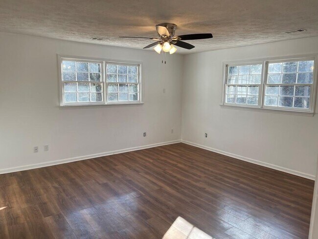 Building Photo - 1033 GA-155 N