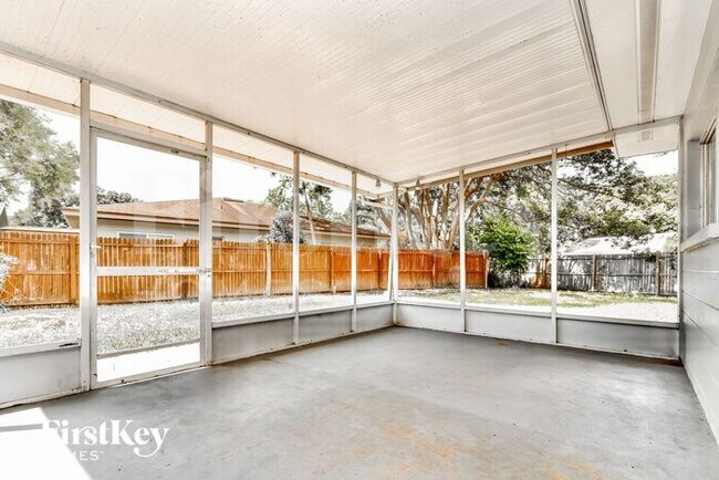 Building Photo - 1794 E Groveleaf Ave