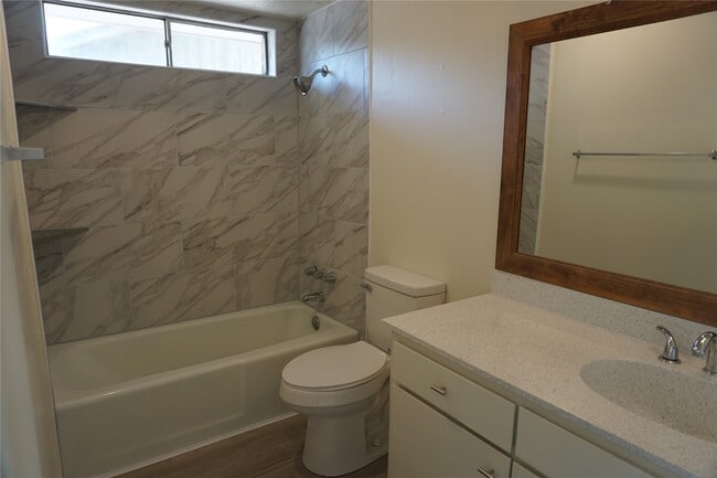 Building Photo - 1913 Normal Park Dr