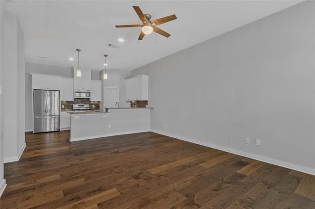 Building Photo - 5979 Rivendell Dr