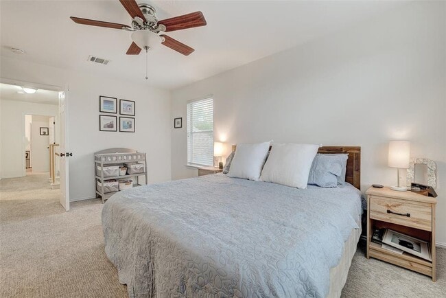 Building Photo - 15501 Sarah's Creek Dr