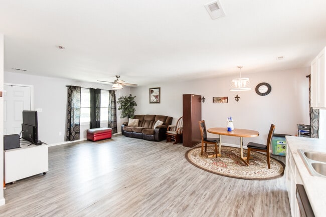 Building Photo - 1314 W 9th St