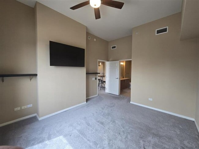 Building Photo - High Rise Stunner!