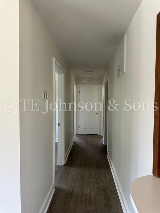 Building Photo - Charming 2-Bedroom Corner Lot Home with Ne...