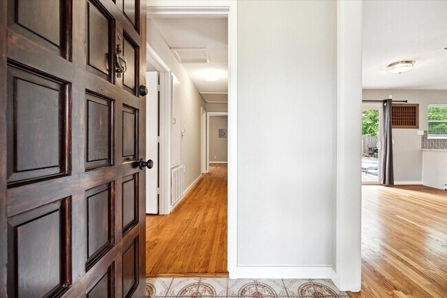 Building Photo - 2009 Sedgie Dr