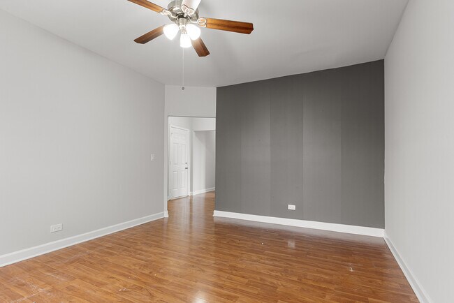 Building Photo - 3641 W Dickens Ave