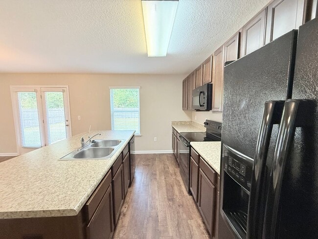 Building Photo - Beautiful 4-Bedroom Home - Wynfield Subdivision