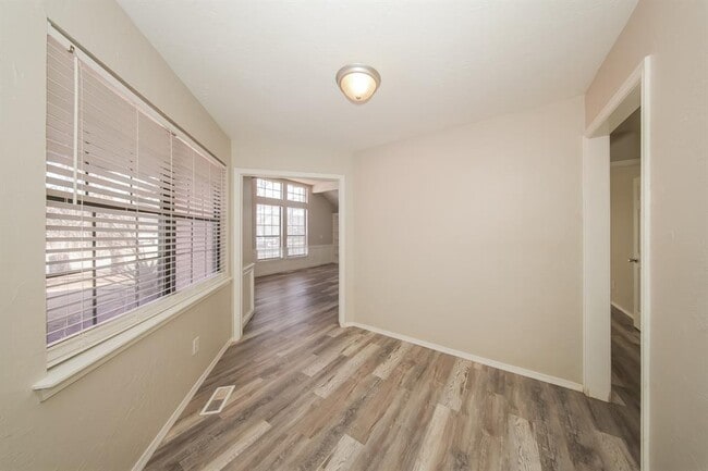 Building Photo - 11901 Blue Moon Ave