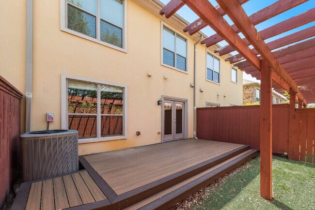 Building Photo - Dog friendly 3-2.5-2 Townhome in the heart of Plano!