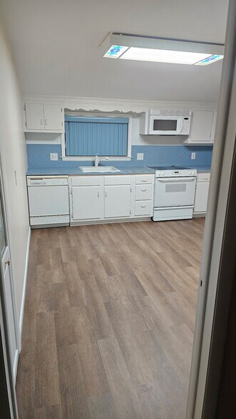 Dishwasher - 2363 Mount Carmel Ave