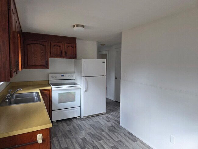 Building Photo - 139 Buck St