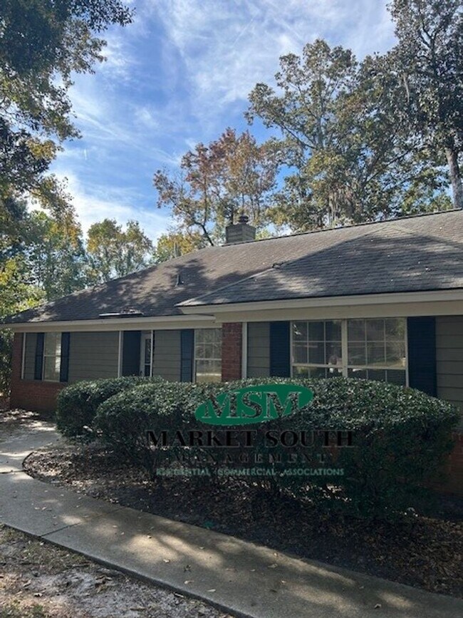 Building Photo - BRANDLEWOOD CUL-DE-SAC OFF GARRARD