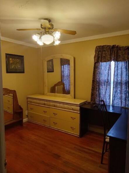 Lower Level 2nd Bedroom with Office Area - 11742 Beaconsfield St