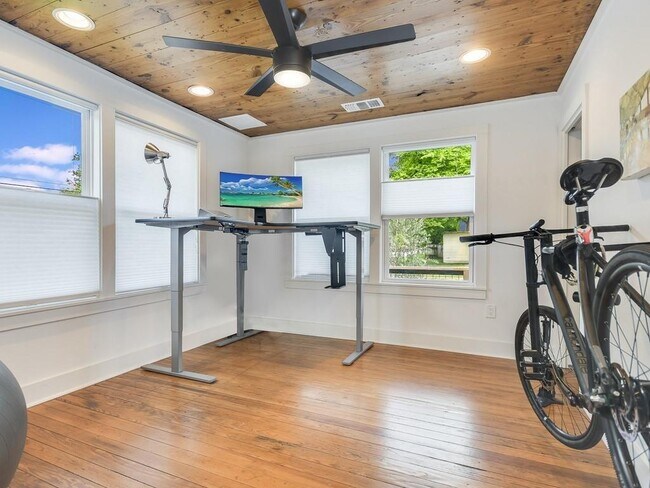 Building Photo - 1313 Garden St