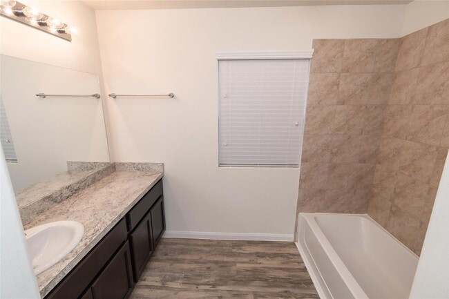 Building Photo - 16 Lavida Ct