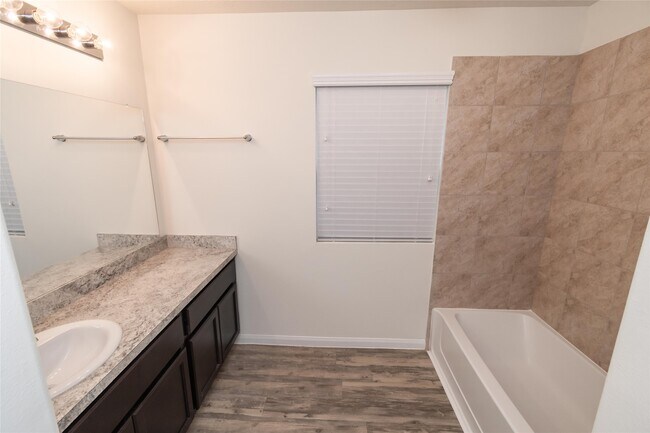 Building Photo - 27 Laguna Bend Dr