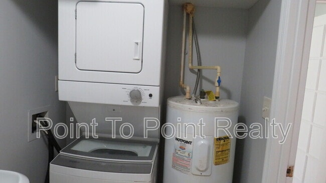 Building Photo - 5347 Baycrest Rd