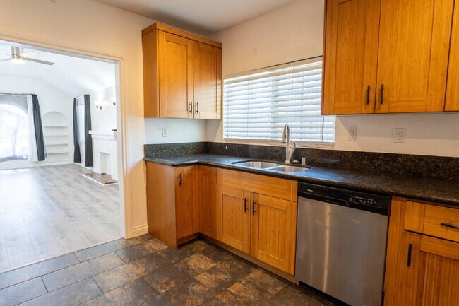Building Photo - 6765 Lemon Ave