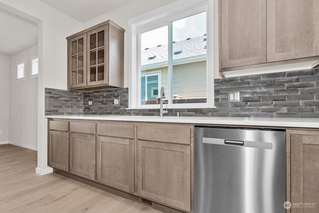 Building Photo - 641 Maggee St SE