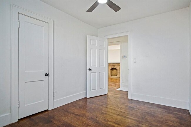 Building Photo - 609 SW 30th St