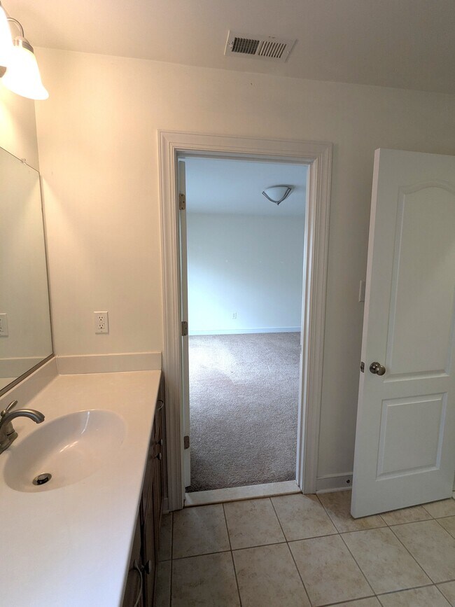 Building Photo - 208 Lewis Burwell Pl
