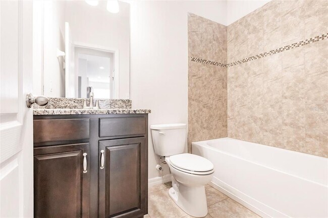 Building Photo - 3215 Oriole Dr